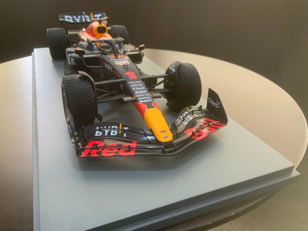 1/18スパークSPARKレッドブルRB18 日本GP仕様フェルスタッペン