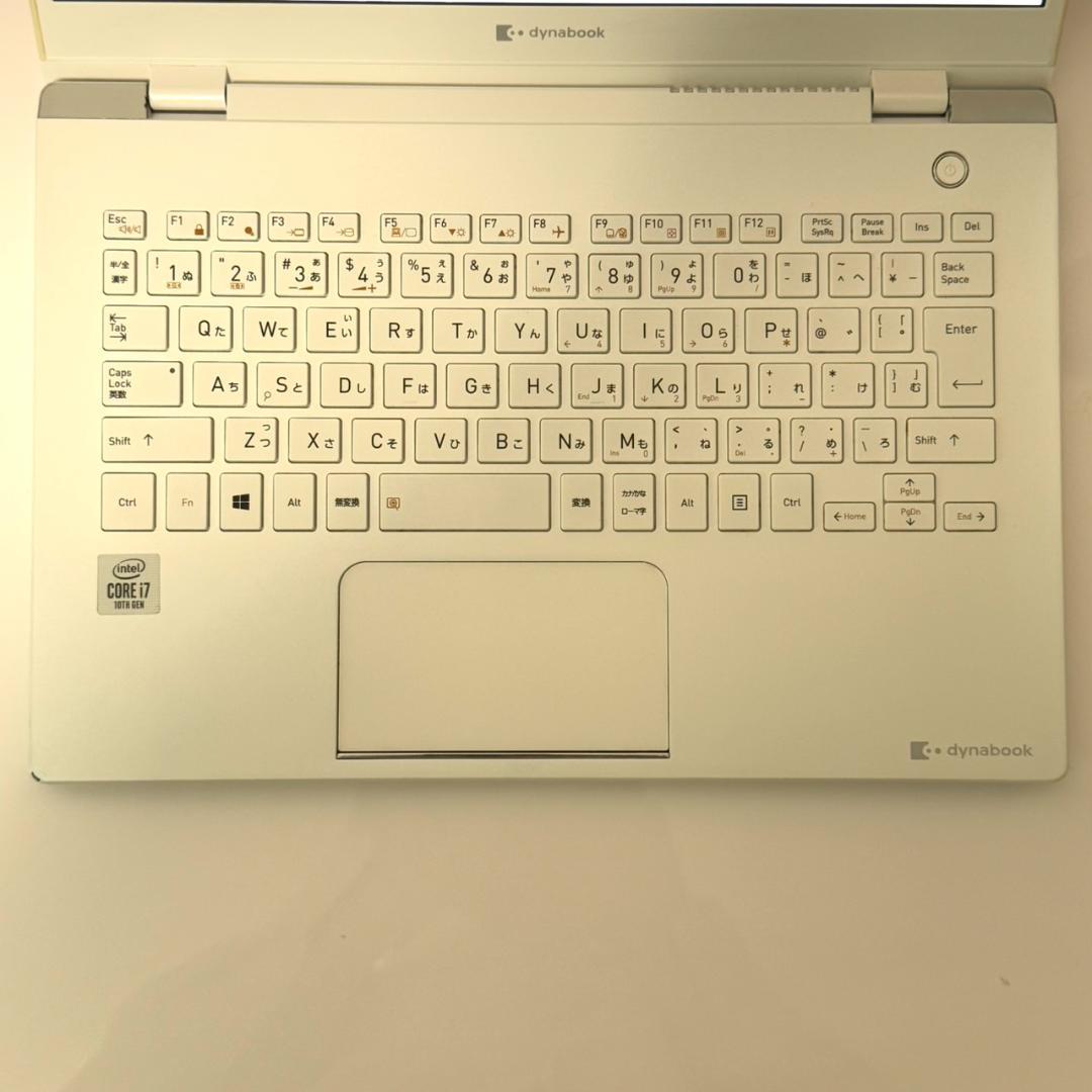 ★第10世代i7★ 超軽量766g メモリ16GB dynabook F68