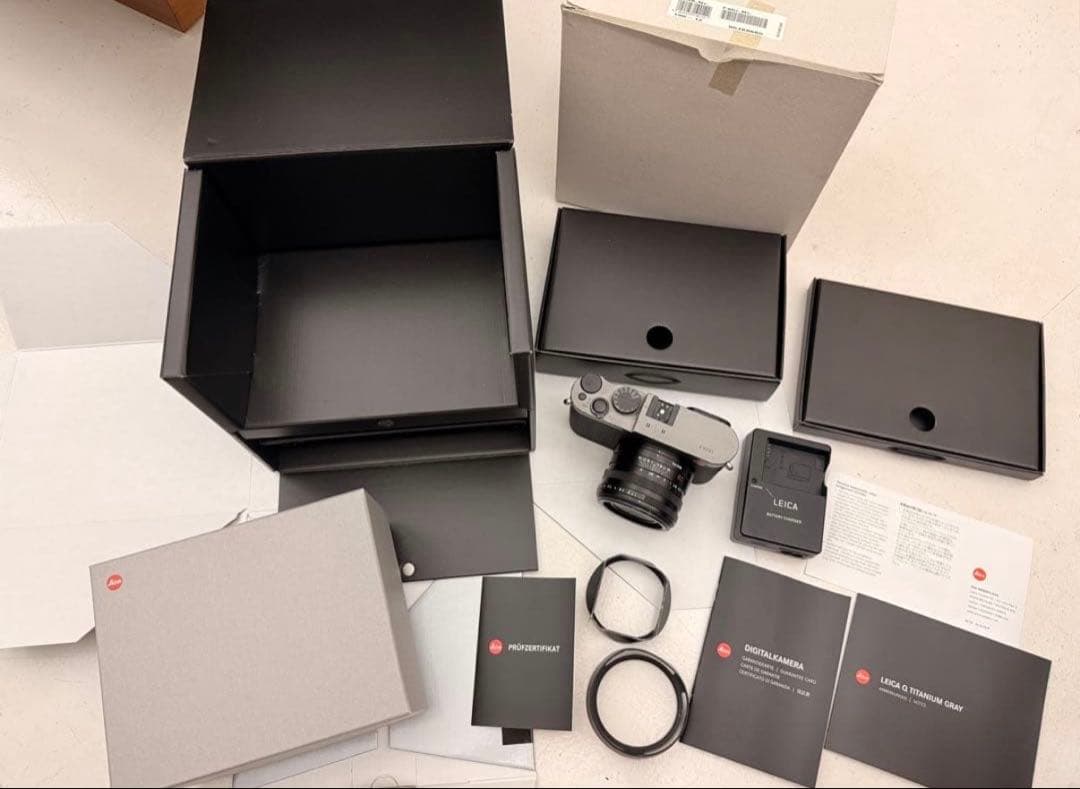 ライカ LEICA Q Titanium Grey camera