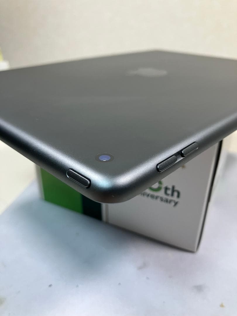 iPad 7世代　128GB グレー　WI-FI カバーガラス付