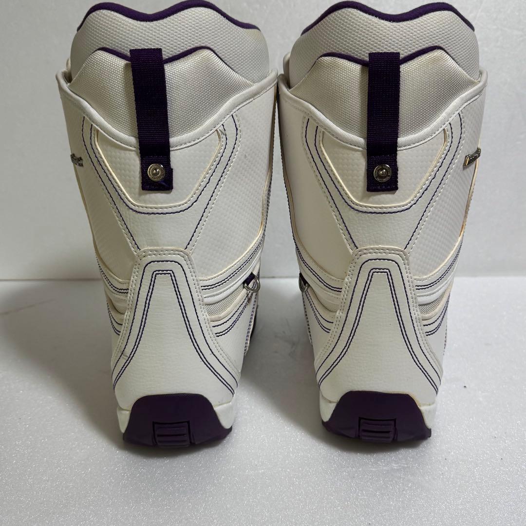 美品24.5cm スノーボードブーツキスマーク白色ホワイトレディース女性初心者