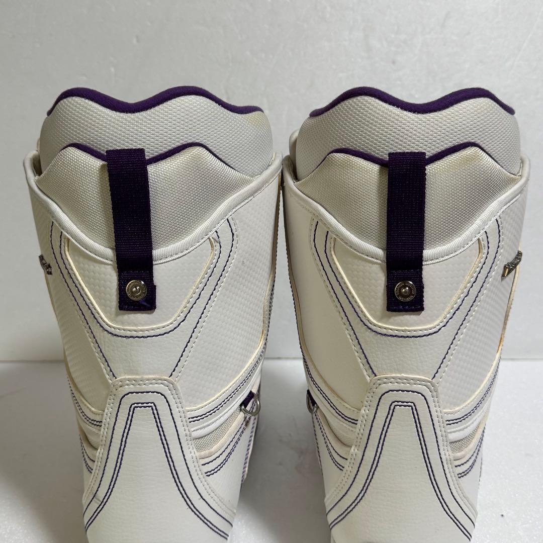 美品24.5cm スノーボードブーツキスマーク白色ホワイトレディース女性初心者