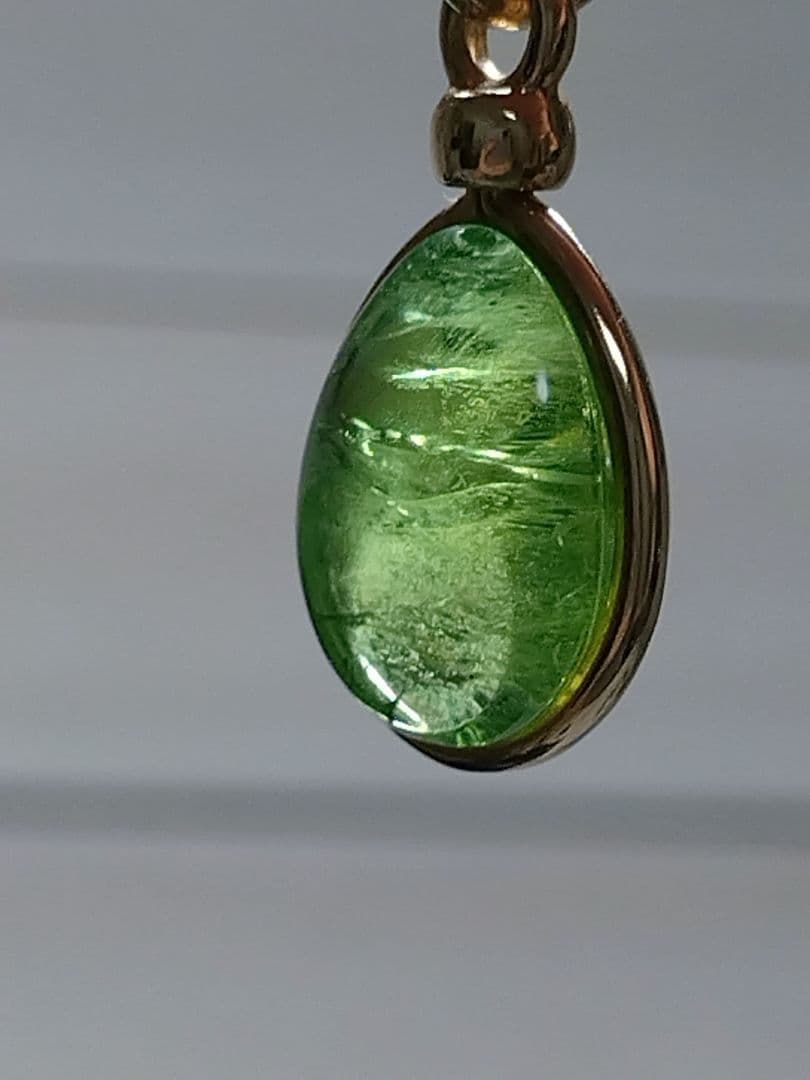 pomellato ペリドット　チャーム　ペンダントトップ　雫