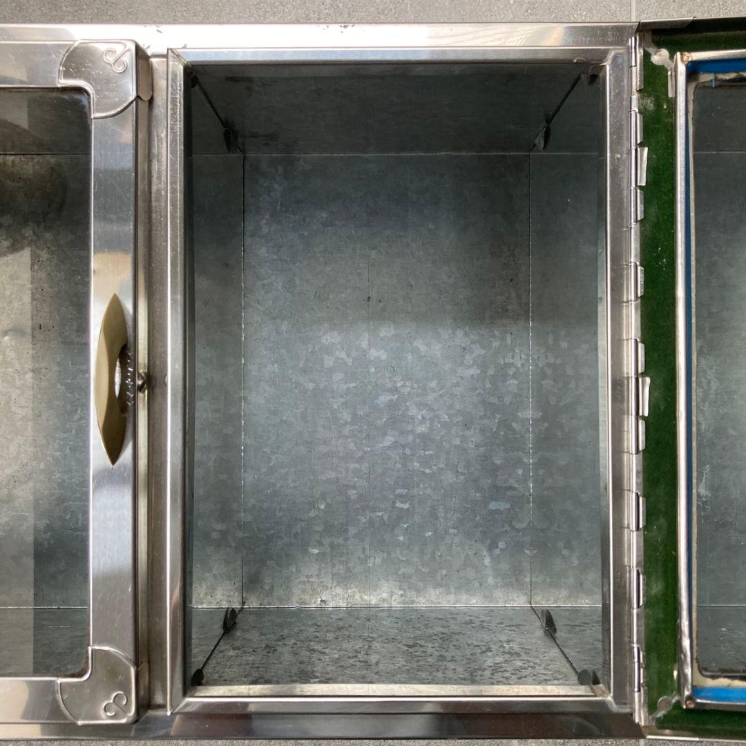 駄菓子屋ブリキ ケース　4枚扉　ガラス窓　仕切付　縦30cm×横79cm