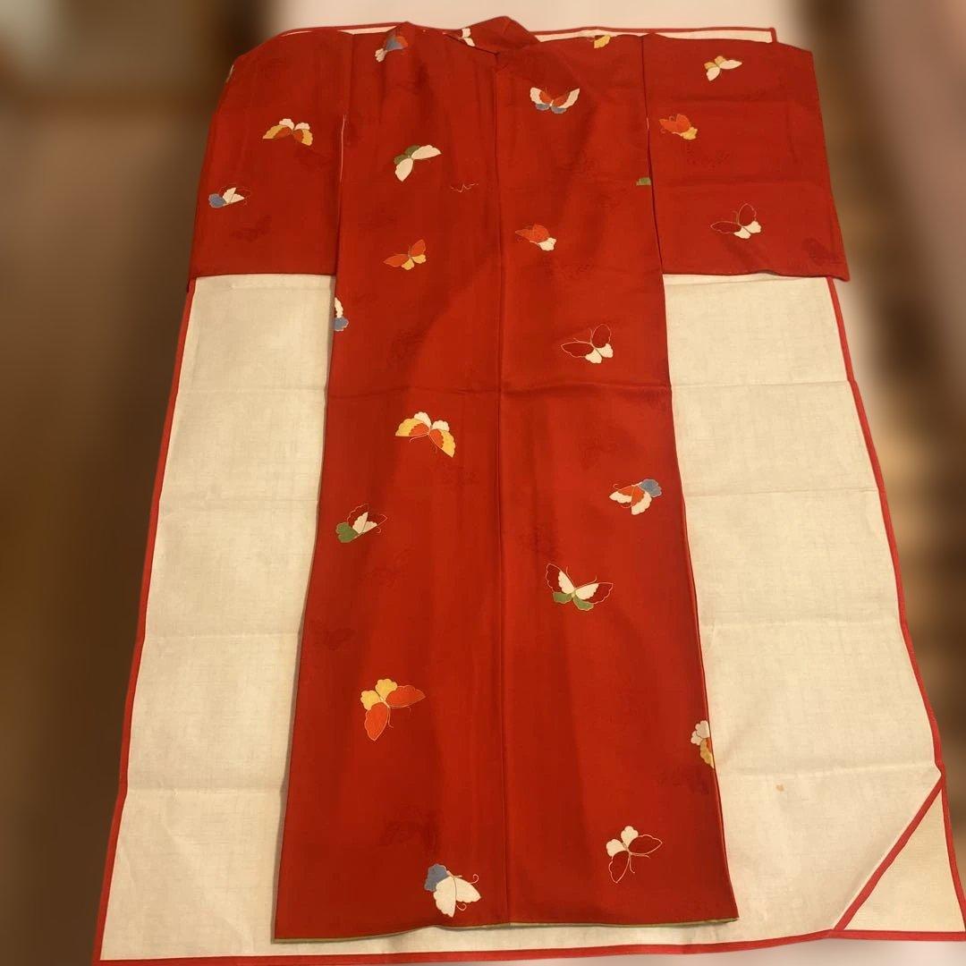 卒業式　着物と袴セット　赤の蝶柄小紋　紫色の袴　半幅帯　伊達襟