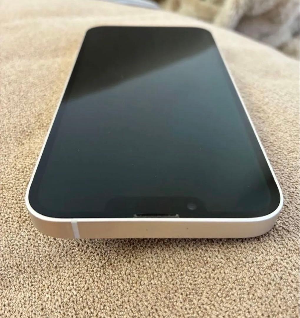 Apple iPhone 13 スターライト