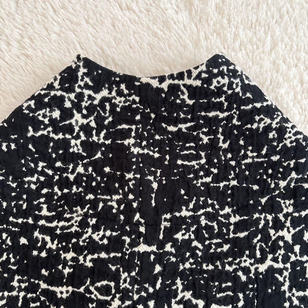 美品✨萌　MOYURU ベスト　アシンメトリー　ワンボタン　白黒