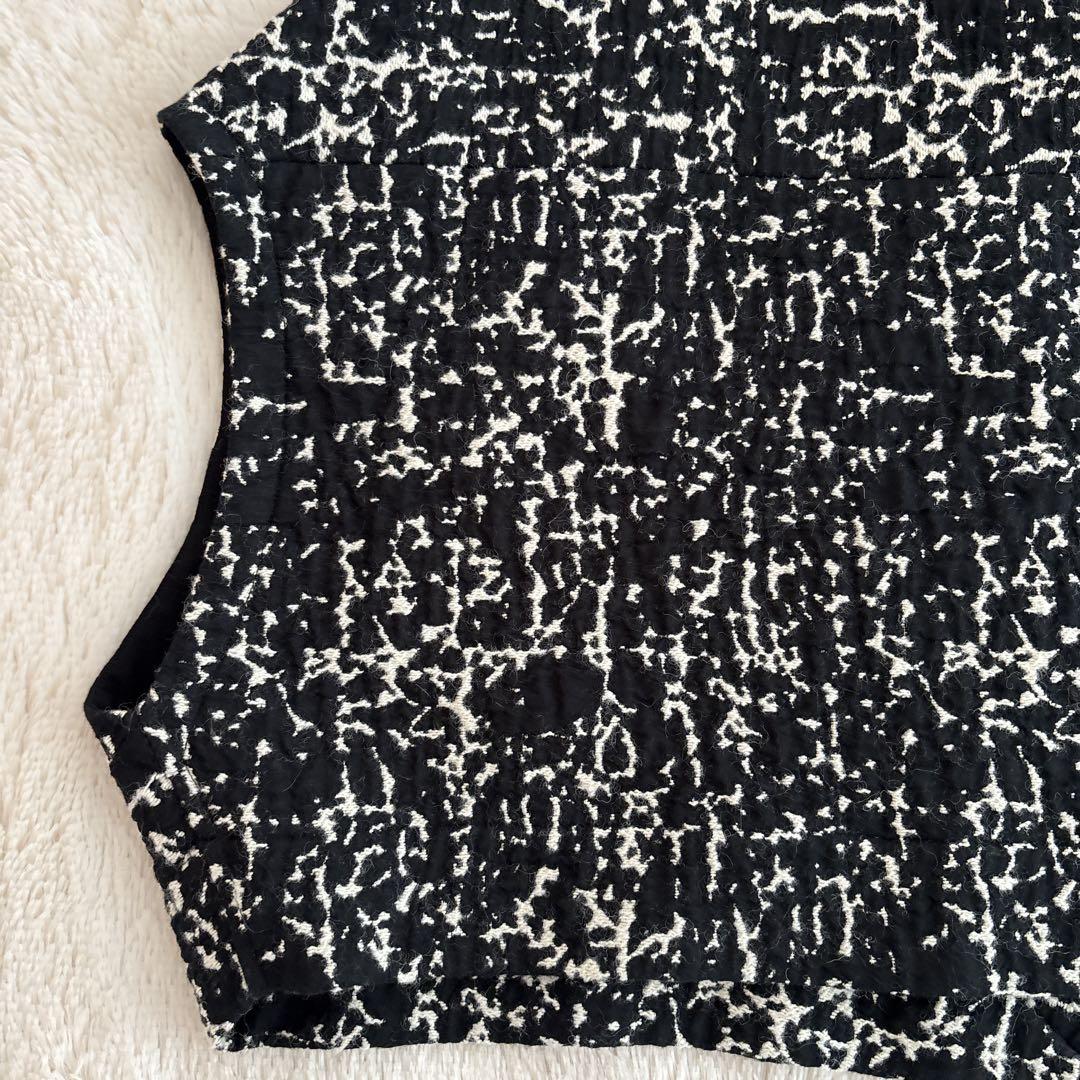 美品✨萌　MOYURU ベスト　アシンメトリー　ワンボタン　白黒