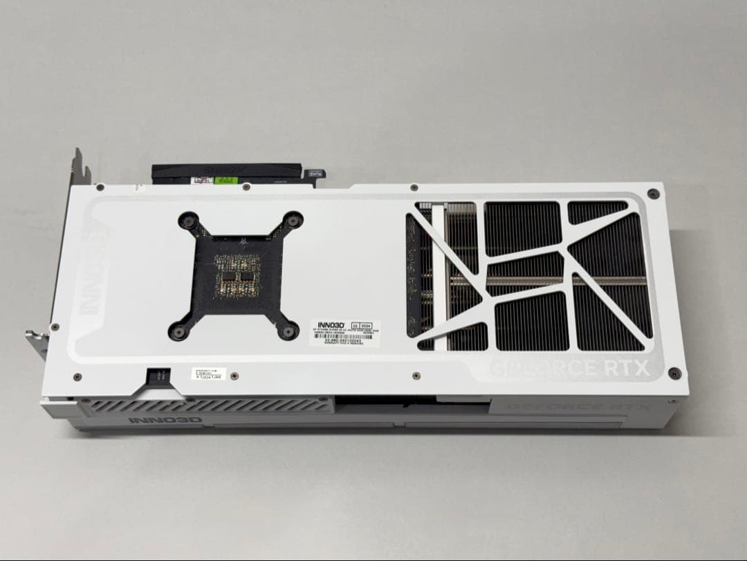 グラフィックボード・グラボ・ビデオカード INNO3D GeForceRTX 4080 SUPER X3 OC WHITE