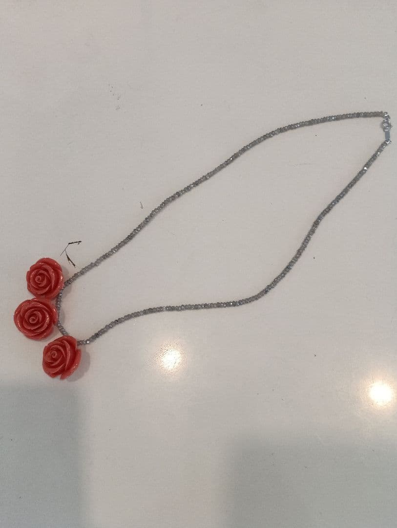 シルバー925留め具付き珊瑚ピンクバラのネックレス