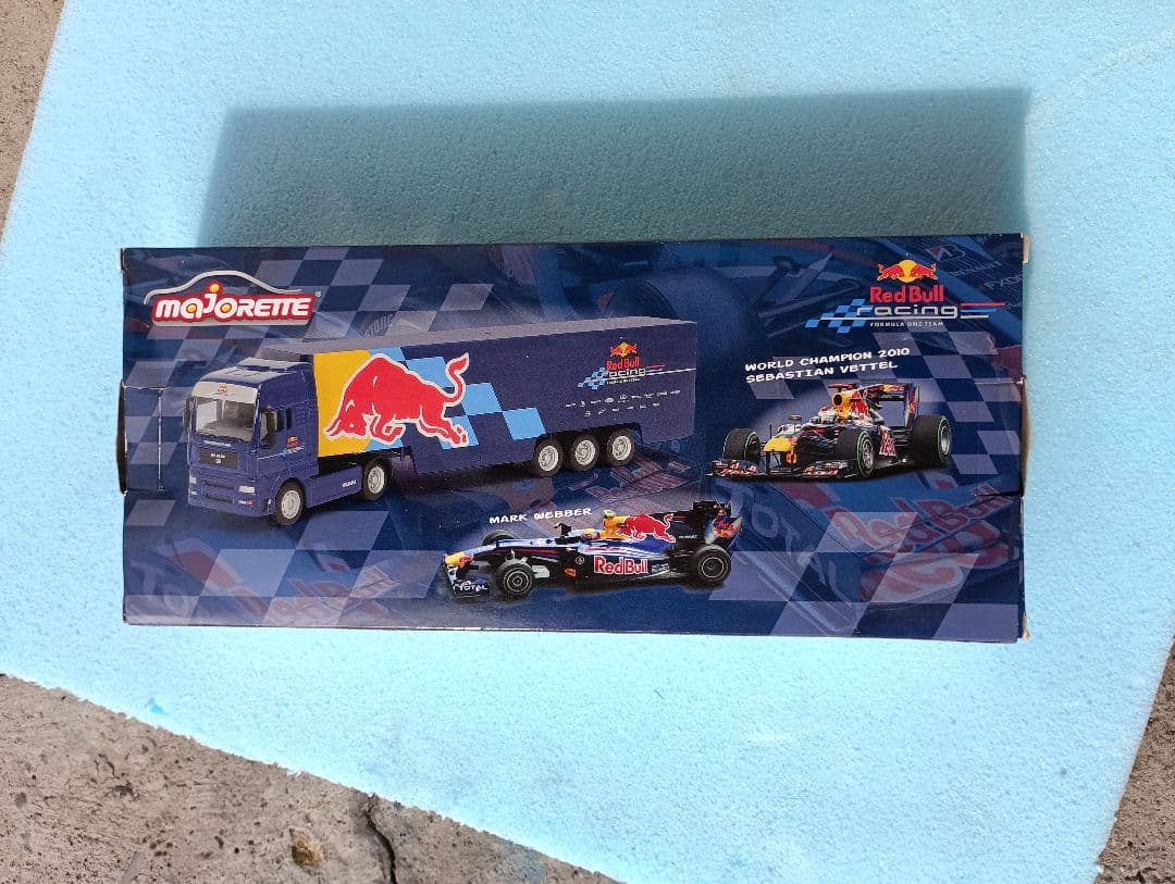 ミニカー Majorette Red Bull Racing Truck Set