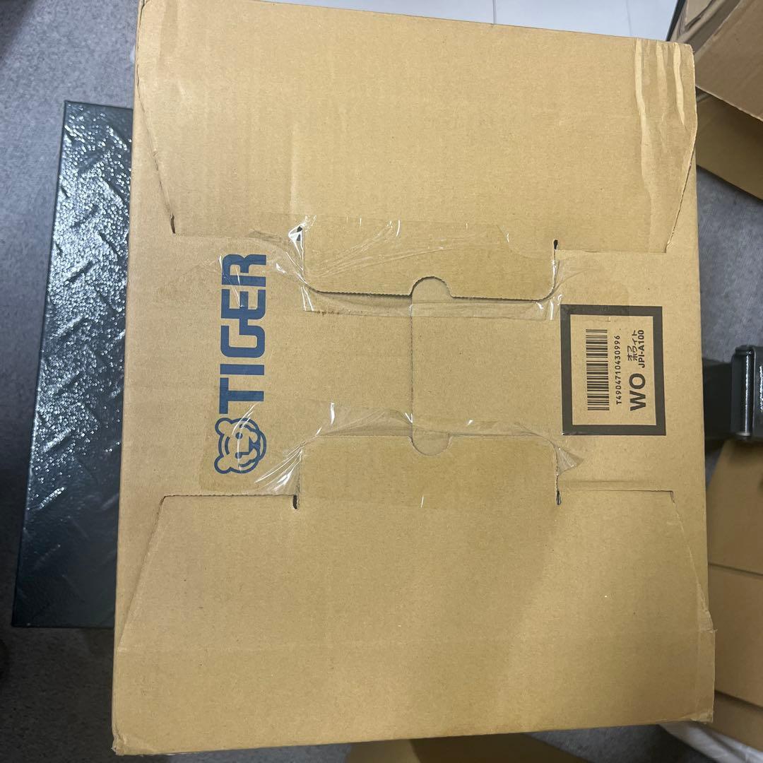 新品　タイガー 遠赤9層特厚釡 炊飯器 日本製 5.5合 JPI-A100