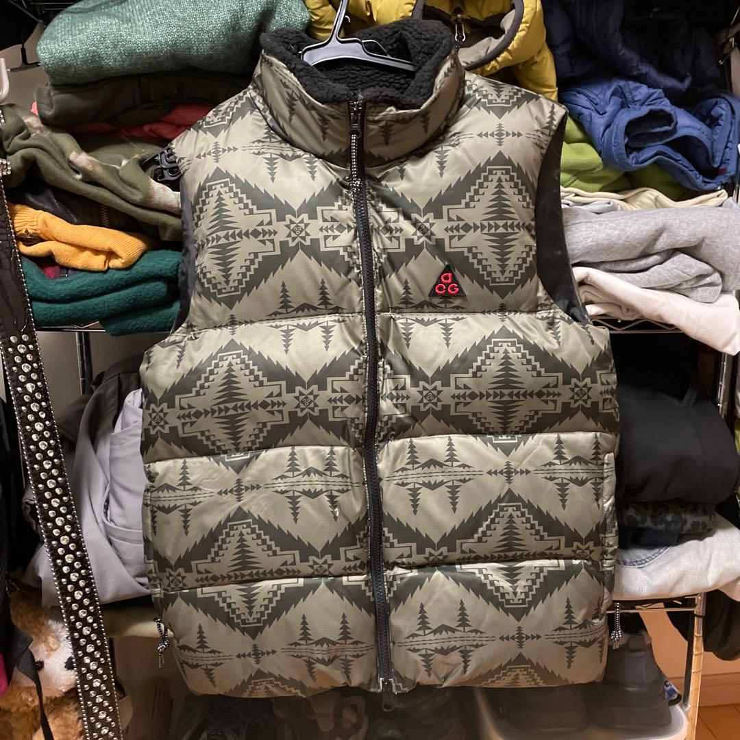 NIKE acg ダウンベスト　ツリー柄　sサイズ