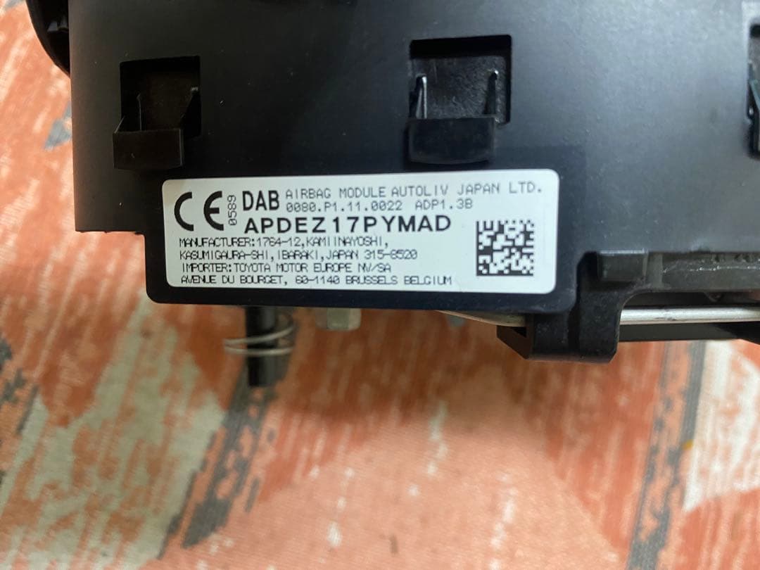 プリウス50系 ステアリングコントロールパネルとステアリングホーンパッド