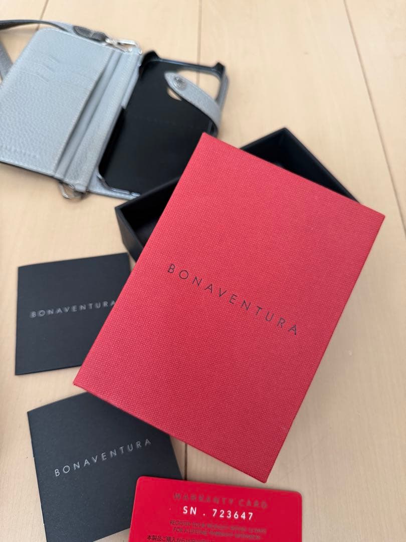 iPhone15Pro ほぼ新品 ボナベンチュラ手帳型（ショルダー付き）