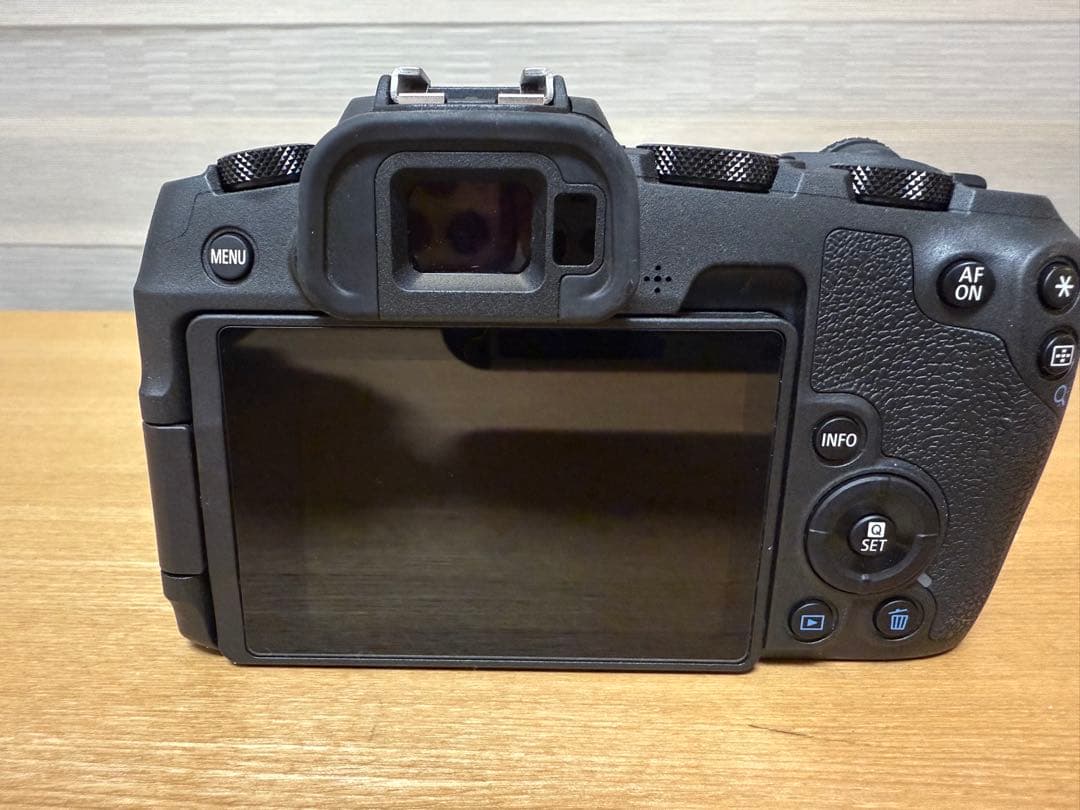 【美品】CANON EOS RP 本体　バッテリー付き