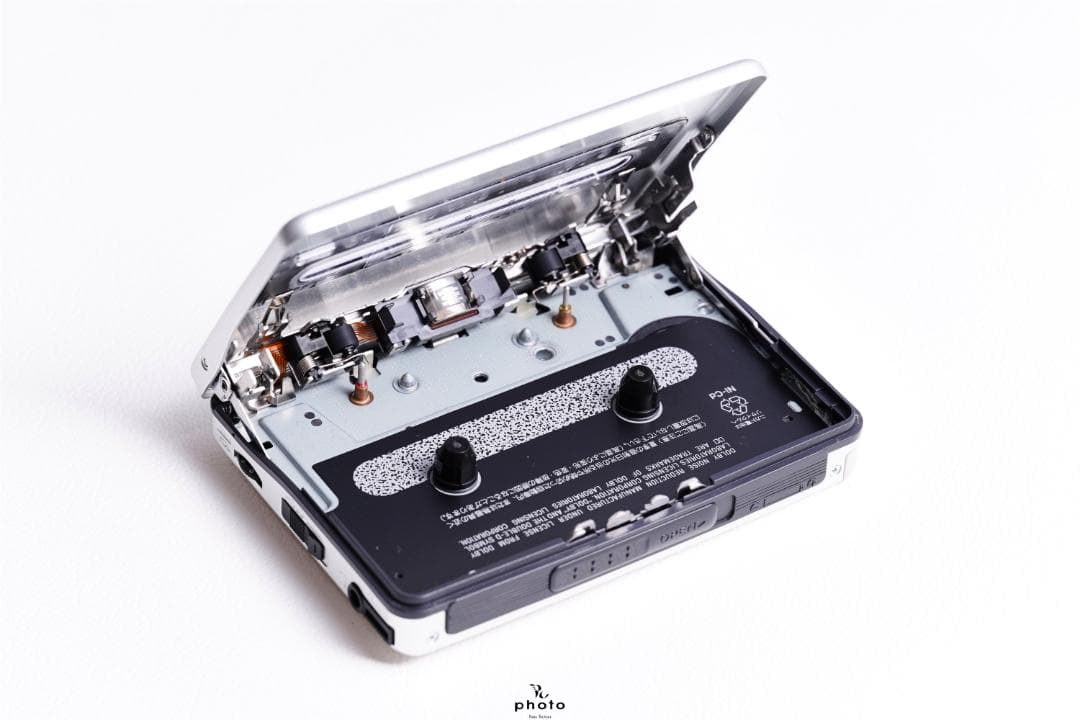 SONY WALKMAN 名機 カセットウォークマン WM-EX677 シルバー