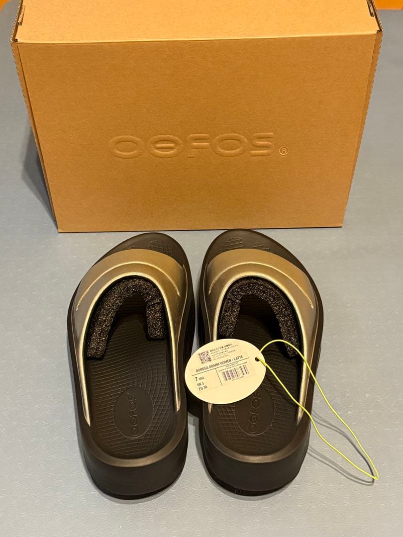OOFOS ウーフォス　ウーメガ　ラテEU38