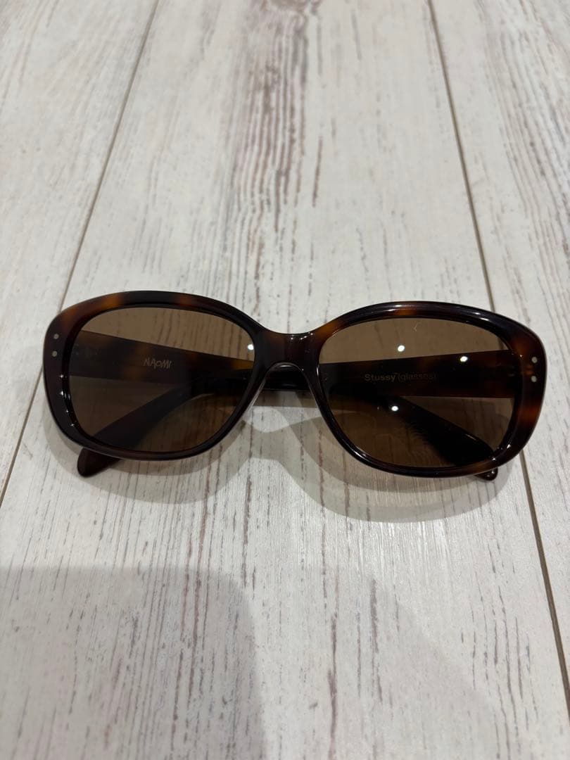 Stussy ブラウン サングラス ケース付き　Naomi