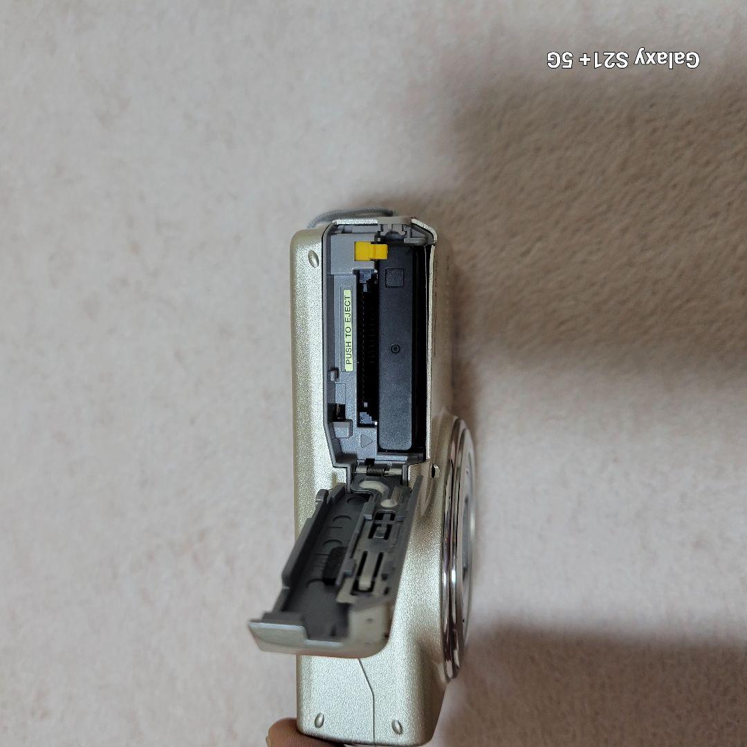 Fujifilm FinePix F200EXR シルバー中古本体のみ充電器ナシ