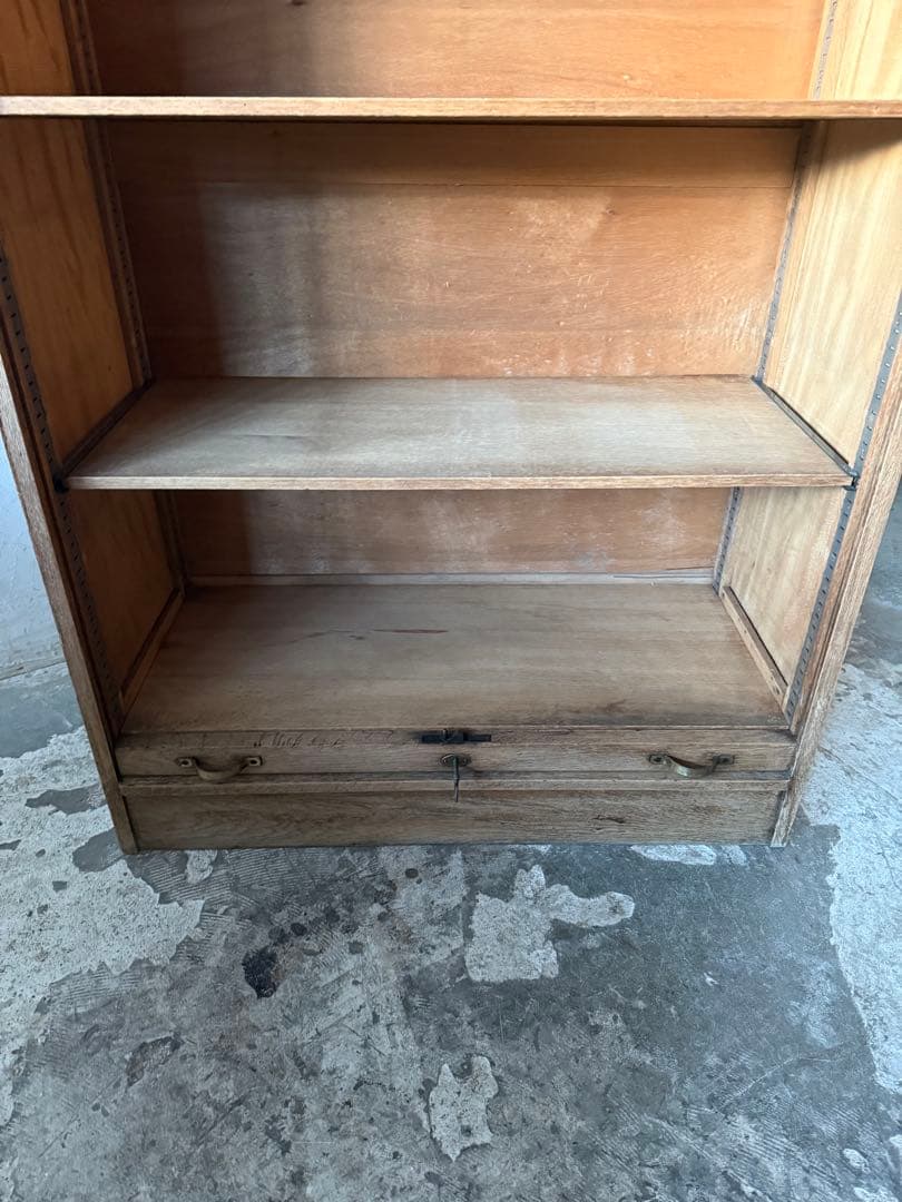 ビンテージ シャッター収納キャビネット 本棚　食器棚　剥離