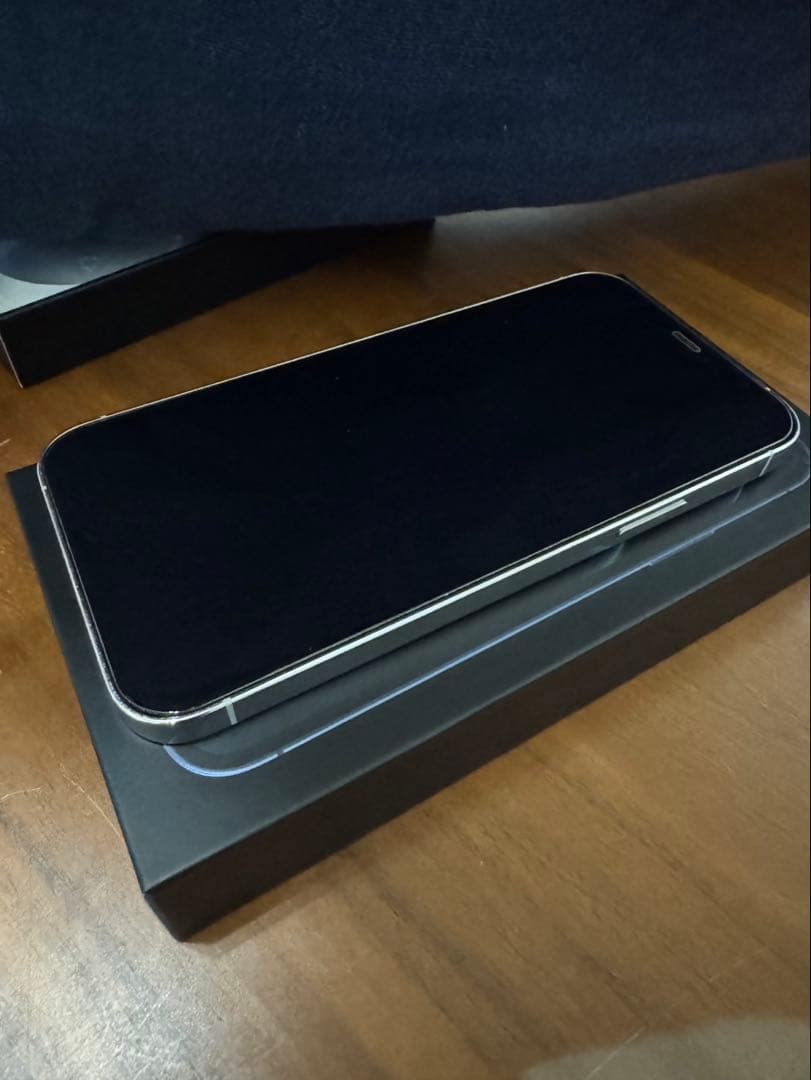 SIMフリー　Apple iPhone 12 シルバー 本体 箱付き