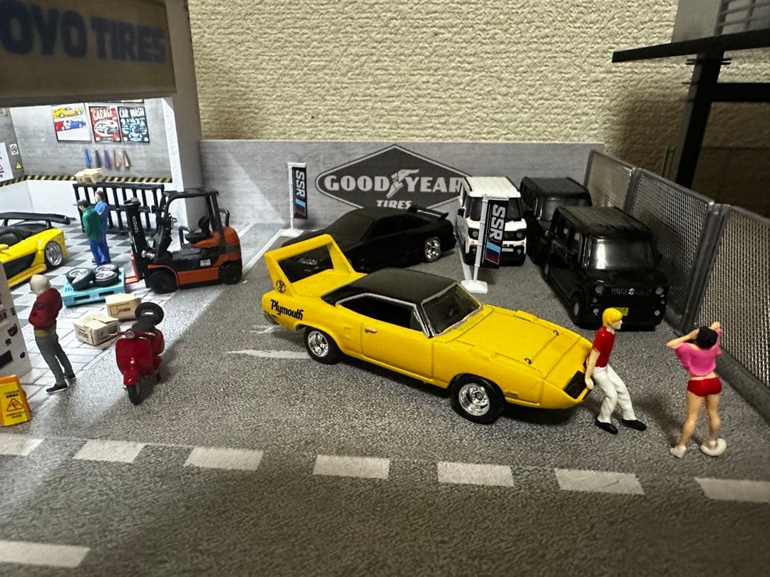 64/1 ミニカー　ジオラマ　ガレージ　フィギア
