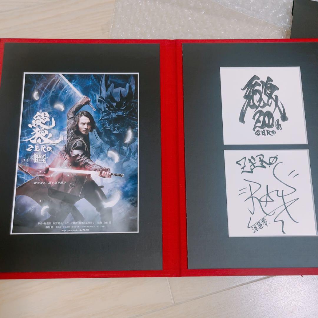 涼邑零 演：藤田玲（牙狼＜GARO＞20周年記念：ラフネートル見開き記念アルバム