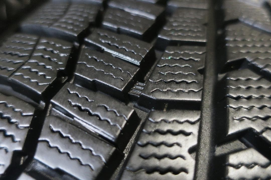 美品 トヨタ純正 170系シエンタ 極上山 国産スタッドレス 185/60R15