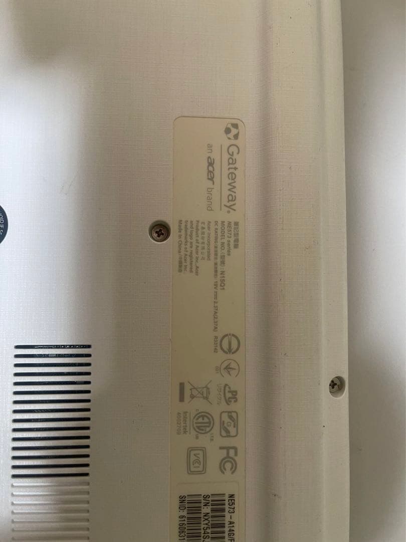 Gateway NE573-A14G/F ホワイトパソコンノ-ト