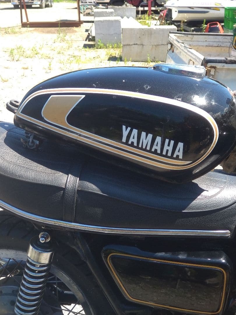 YAMAHA タンク 黒/金