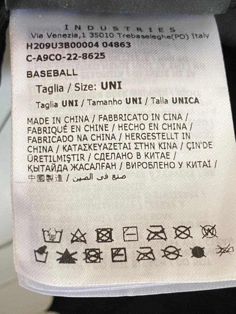 MONCLER ブラック　キャップ 新品タグ付き