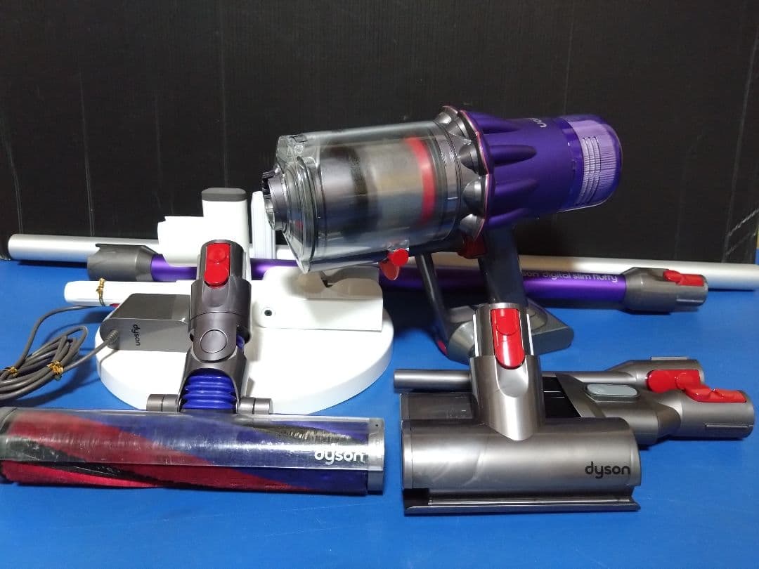 大人気モデル！dyson‼️デジタルスリムフィラフィ SV18充電スタンド付き⑤