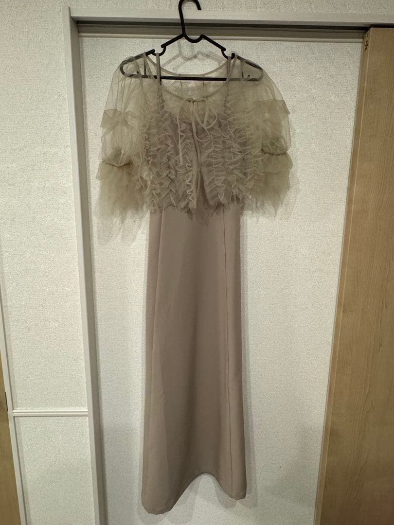 【ら♡】MELLOWNEON フリル付きベージュロングドレス