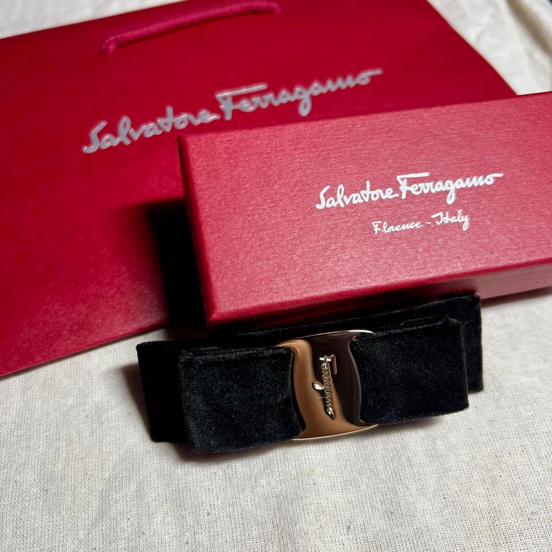 希少 Salvatore Ferragamo ヘアアクセサリー ベロア バレッタ