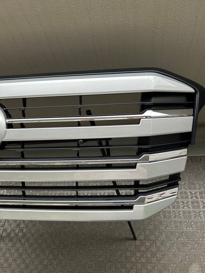 ランドクルーザー300 グリル