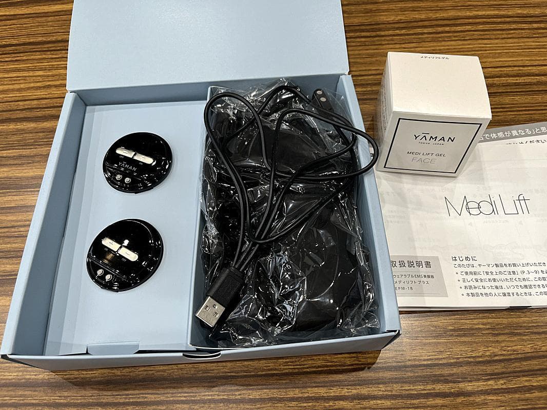 美品！ヤーマン メディリフト プラス EPM-18BB 新品 専用クリーム付