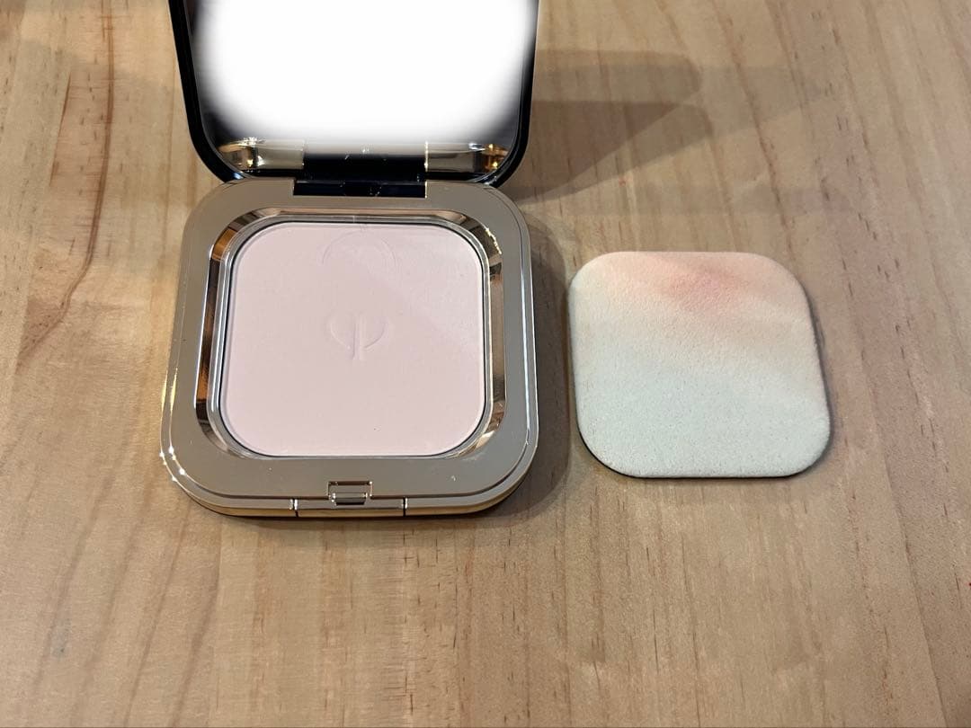 美品 クレ・ド・ポーボーテ プードルコンパクトエサンシエルn フェイスパウダー