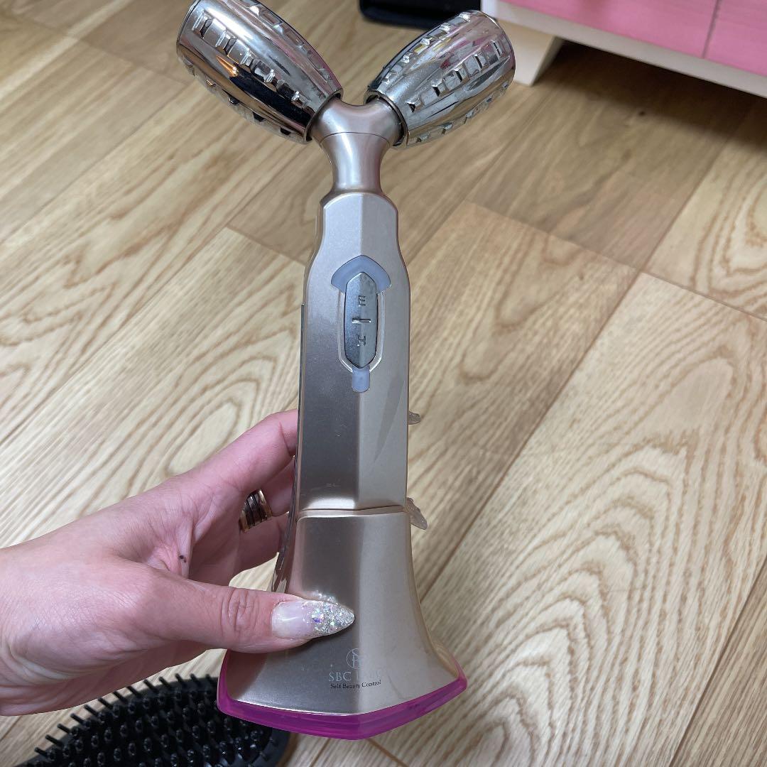 顔ハリをupする器械です。