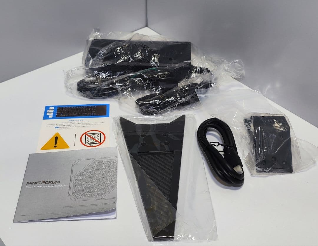 【ジャンク】MINISFORUM HX100G 7840HS 32GB 1TB