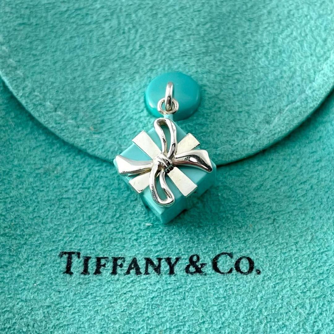 ティファニー ブルー プレゼントボックス エナメル ペンダント XE2fe