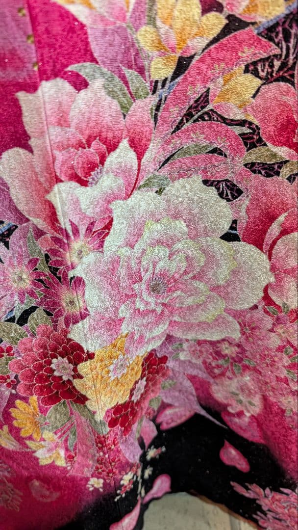 【現代柄•ハート】振袖 黒とピンクの花柄• ハートがポイント！L〜LＬサイズ