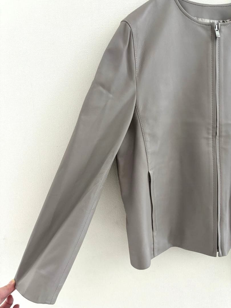 新品　23区　ラムレザー ノーカラー ブルゾン　グレージュ　46