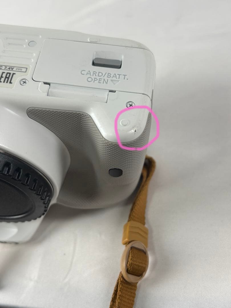 Canon EOS kiss x7ホワイトボディ＆レース柄ストラップ