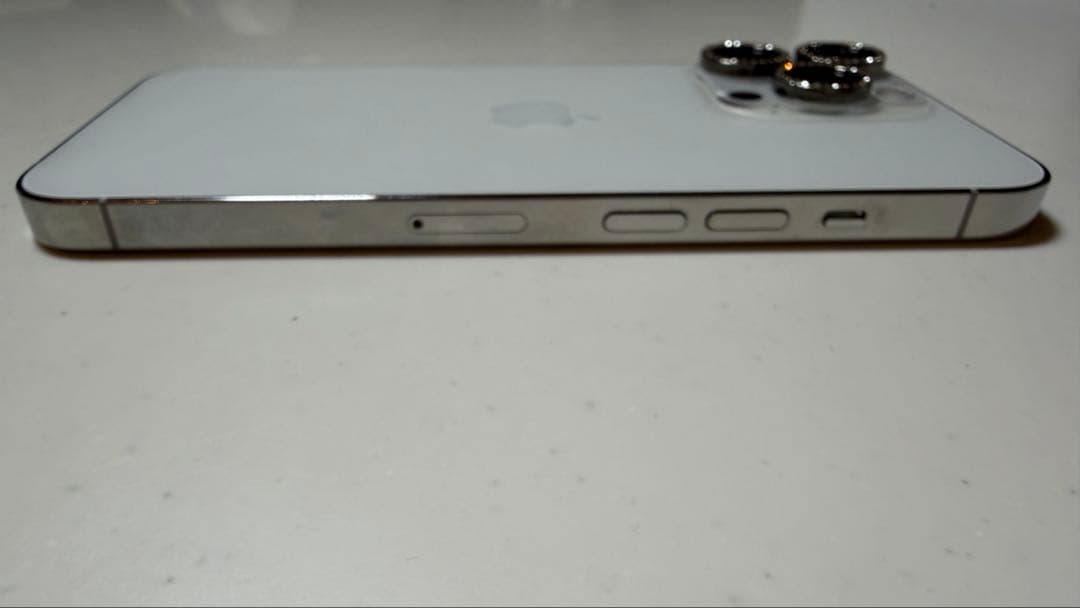 iPhone13pro シルバー　256GB SIMロックなし　ホワイト　美品