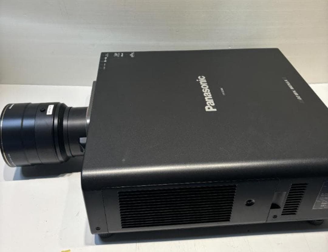 Panasonic PT-DZ10K プロジェクター