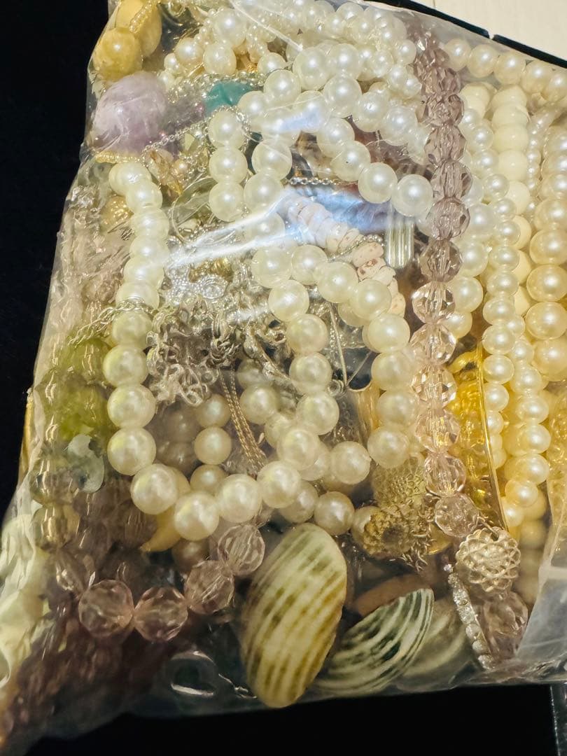 遺品整理品　アクセサリーまとめ