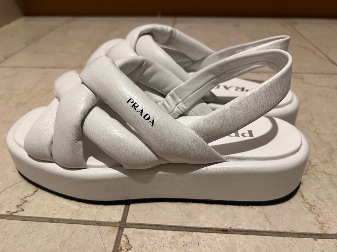 PRADA ナッパレザーサンダル　ホワイト38.5
