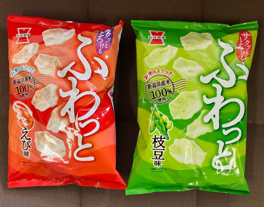 カップ麺、お菓子、飲料などの販売