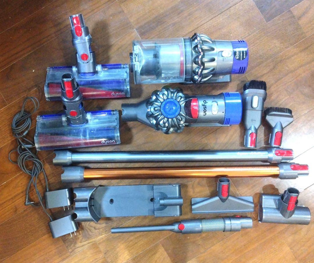 【ジャンク品２台】Dyson スティッククリーナー 本体 各種アタッチメント付き